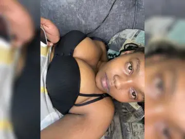 Bongacams Nude Webcam of Curvy-maxy9