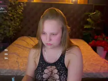 CrystallPaws from bongacams