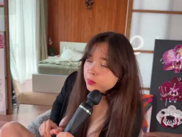 PlumyBun from bongacams