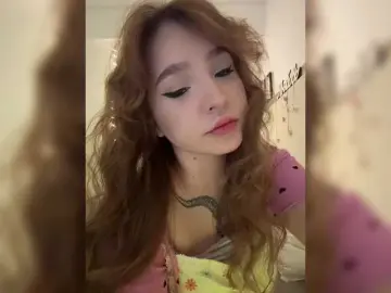 Bongacams Nude Webcam of LittleDelora