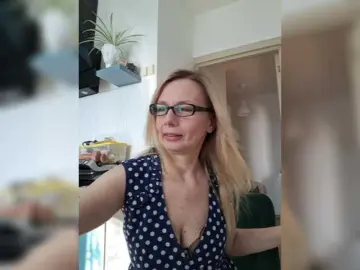 Bongacams Free Porn Cam of ShiningMILF
