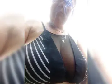 Bongacams Watch Live Sex Cams of KindaKinda