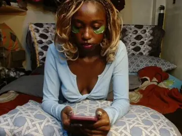 Bongacams Watch Live Sex Cams of Boughie-birdy