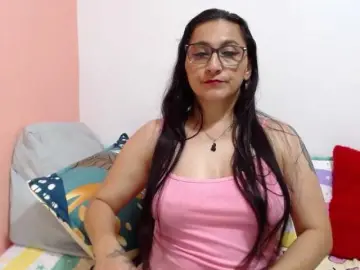 Bongacams Nude Webcam of KarinaSuarez1