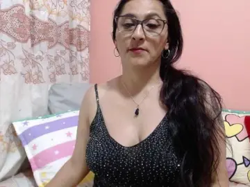Bongacams Adult Webcam of KarinaSuarez1