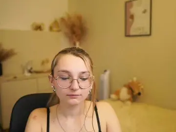 Sophielux18 from bongacams