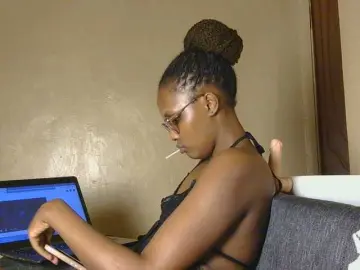 Bongacams Watch Live Sex Cams of cutieglo