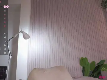 Holyhee from bongacams