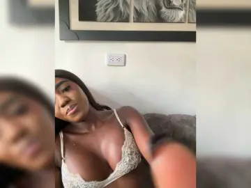 NahomiEbony01 from bongacams