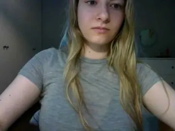 RosieJune from bongacams