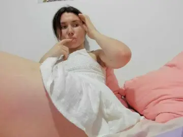 Bongacams Watch Live Sex Cams of ZoiKissy