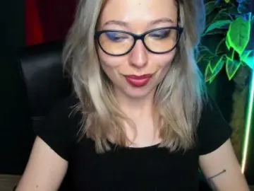 xxHeidiLove from bongacams