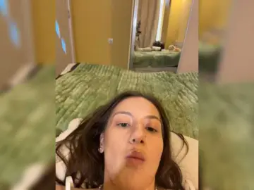Bongacams Sex Cam of MilkaCrystall01