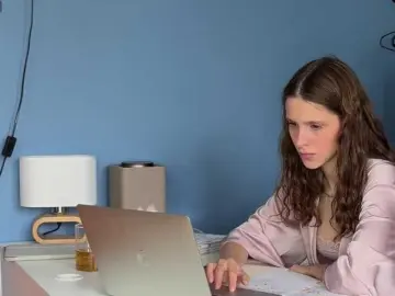 Bongacams Sex Cam of Esenialive