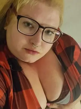 Cam4 Free Live Porn of MarilynLuvsYuh