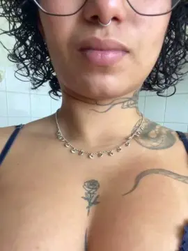 Cam4 Free Live Porn of pamBoom21
