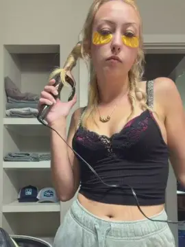 Cam4 Live Porn of raelynnbby