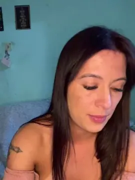 Cam4 Watch Live Sex Cams of Carolzinha_fox