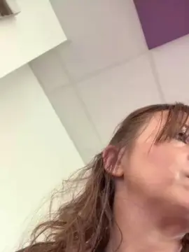 Cam4 Free Live Porn of Desiree1951