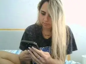 Cam4 Live Sex of Emilyvuxa