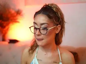 Cam4 Free Live Porn of AileenKiss