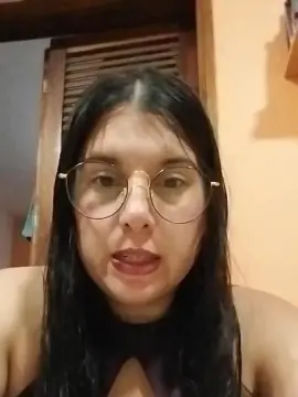 Cam4 Watch Live Sex Cams of Luciaa_queen