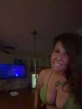Cam4 Live Sex of RosieBloomzXXX