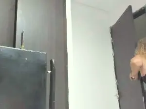 Cam4 Free Live Porn of indiraachannell