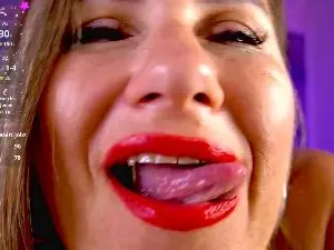 Cam4 Live Sex of KiraRoxx