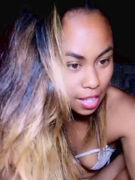 Cam4 Live Sex Cam of Dinah974