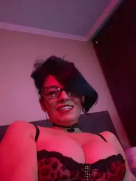 Cam4 Free Live Porn of Monttychilena