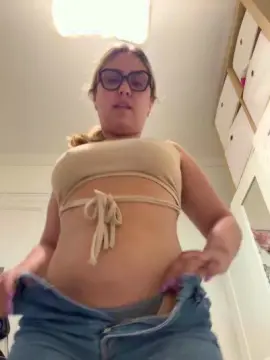 Cam4 Private Sex Chat of susixxx4u