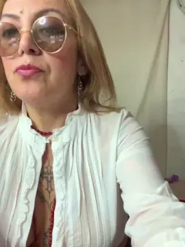 Cam4 Free Live Porn of charlotte_milf3