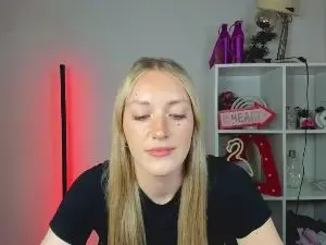 EvelynBlond from cam4