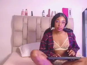 Cam4 Watch Live Sex Cams of esmeralda_bk