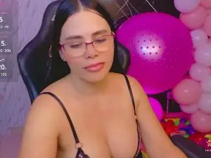lararoberts_ from cam4