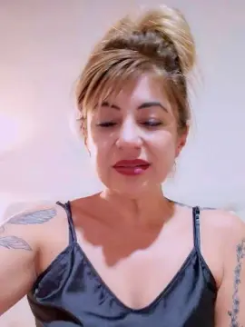 Cam4 Live Sex of Belu_milf