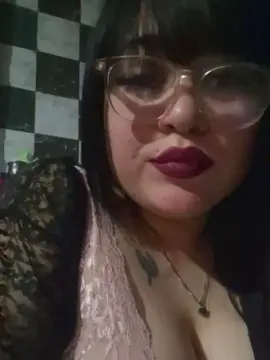 Cam4 Free Live Porn of yamila36