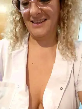 Cam4 Free Live Porn of Isismilf