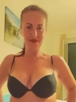 Cam4 Live Sex of Milfona77
