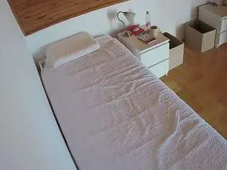 Camsoda Best Webcam of voyeurcam-julmodels-greybed-1