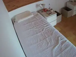 Camsoda Adult Webcams of voyeurcam-julmodels-greybed-1