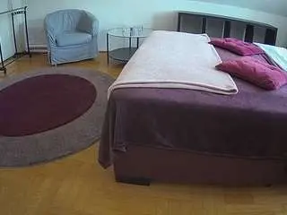 Camsoda Live Sex Cam of voyeurcam-julmodels-whitebed-6