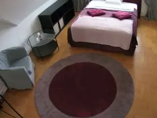 Camsoda Nude Webcam of voyeurcam-julmodels-whitebed-1