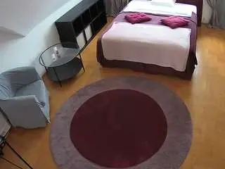 Camsoda Live Sex of voyeurcam-julmodels-whitebed-1
