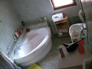 Camsoda Adult Webcams of voyeurcam-julmodels-bath-1st-2