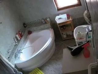 Camsoda Nude Webcam of voyeurcam-julmodels-bath-1st-2
