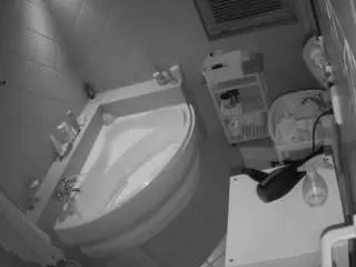 Camsoda Live Sex Cam of voyeurcam-julmodels-bath-1st-2