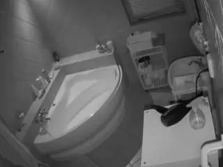 Camsoda Sex Cam of voyeurcam-julmodels-bath-1st-2