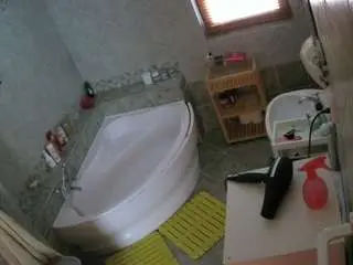 Camsoda Sex Cam of voyeurcam-julmodels-bath-1st-2